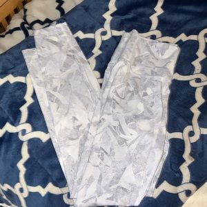 Lululemon leggings BRAND NEW never worn size 6